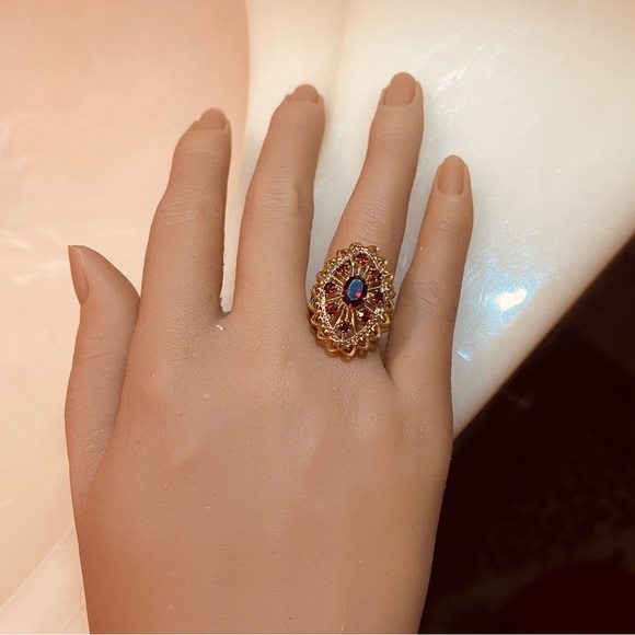 ♥️Stunning 375 Yellow Gold European Antique Filigree Garnet Dinner Ring! - Picture 14 of 16
